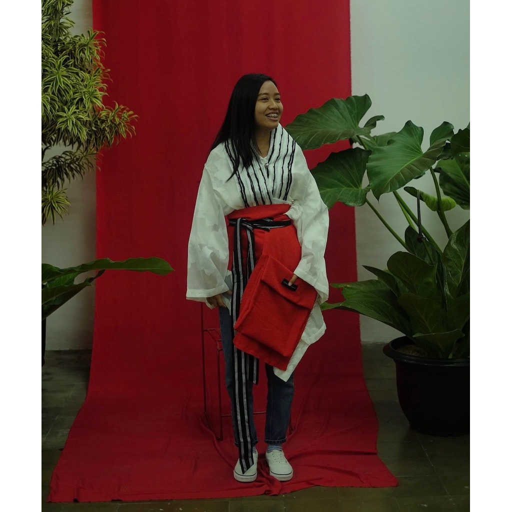 LULU LUTFI LABIBI - Kebaya Organdy Sewindu