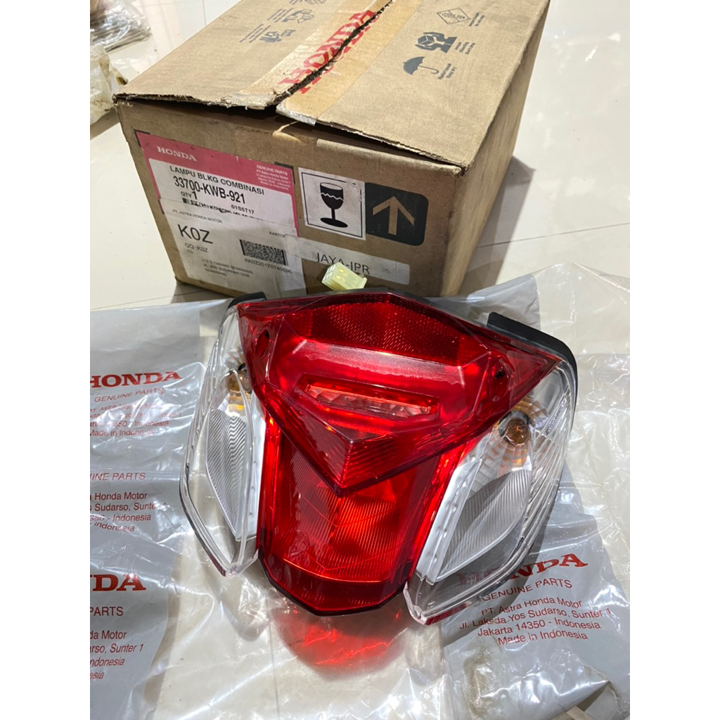 stoplamp lampu belakang honda blade 110 karbu 33700-kwb-921 Original Ahm set assy