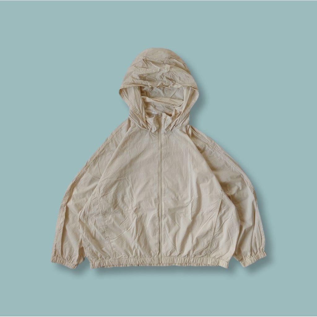 UniqueCewek - Jaket Cewek Uniqlo Boxy Oversize Gemoy Cream Second