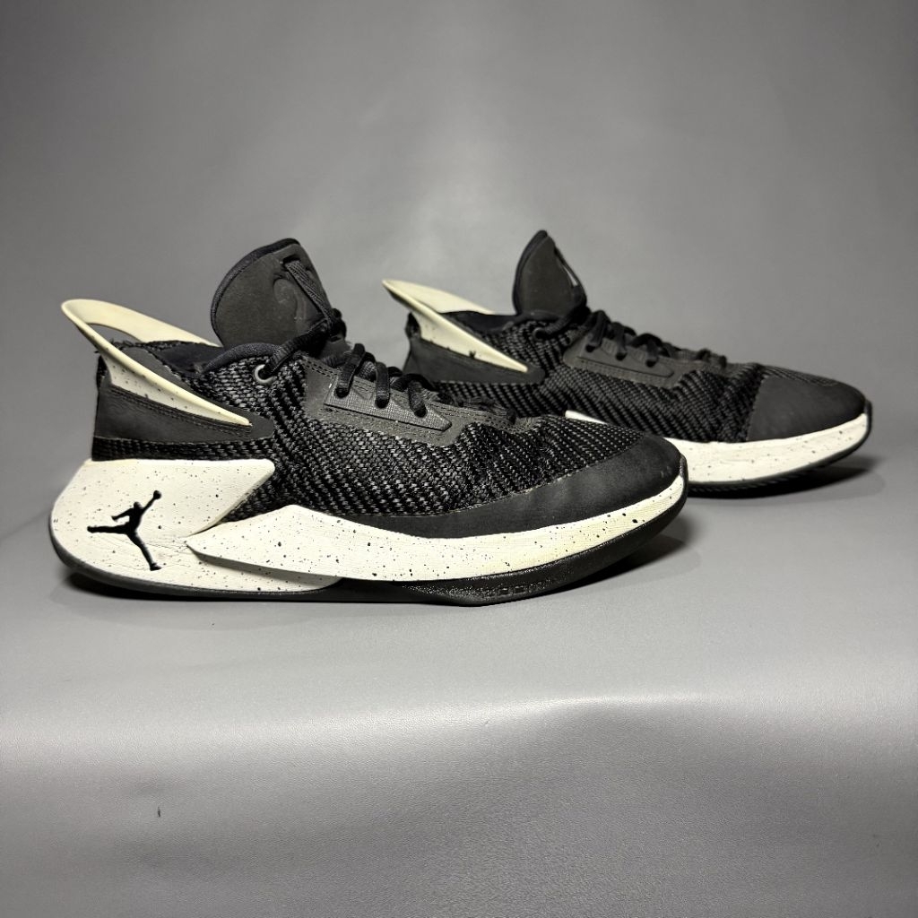 sepatu basket voli second jorda n fly lockdown size 43 insol 27,5
