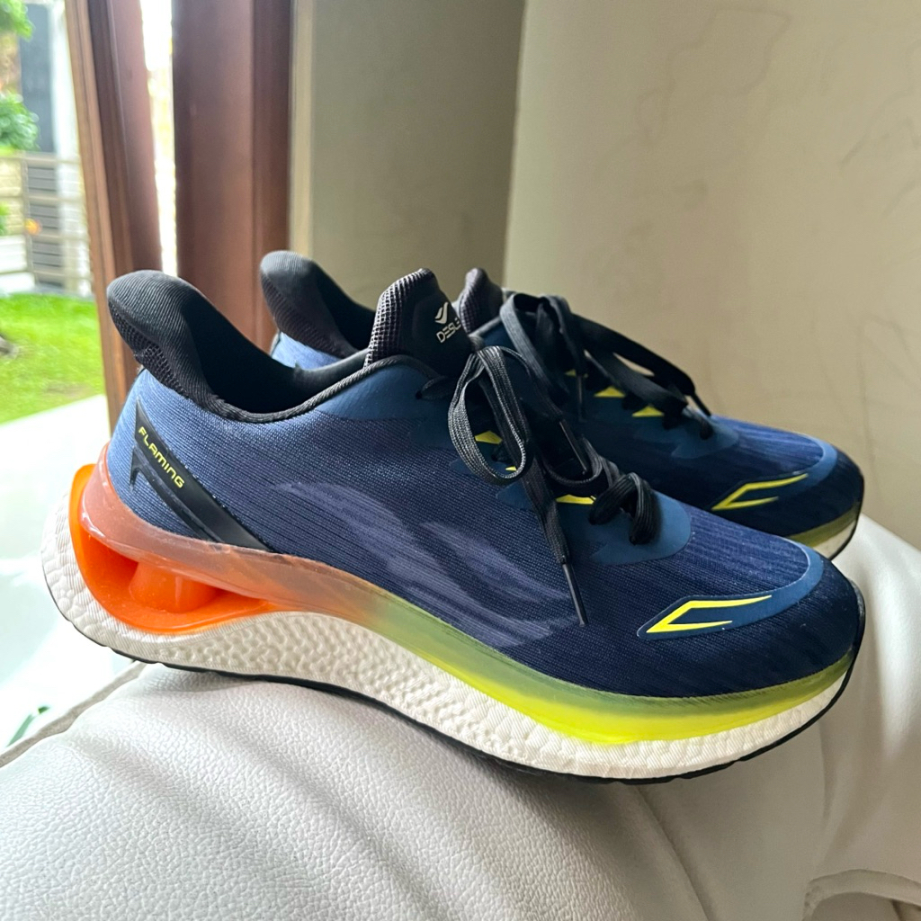 DESLE Arizona Sepatu Running Pria Wanita Sepatu Olahraga Unisex