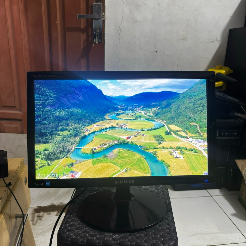 MONITOR SAMSUNG 19inch LED BAGUS DAN BERGARANSI