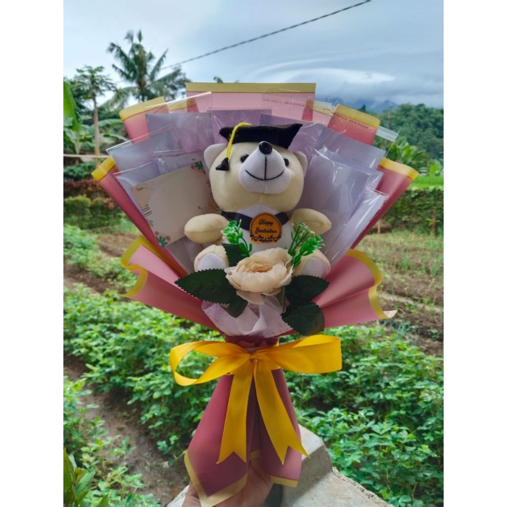 buket boneka wisuda 10 slot wadah uang fraktis tinggal isi uang sendiri free kartu ucapan