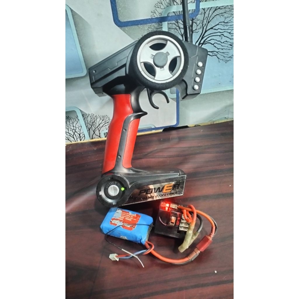 remot wltoys dan receiver normal jalan nyala (bekas)