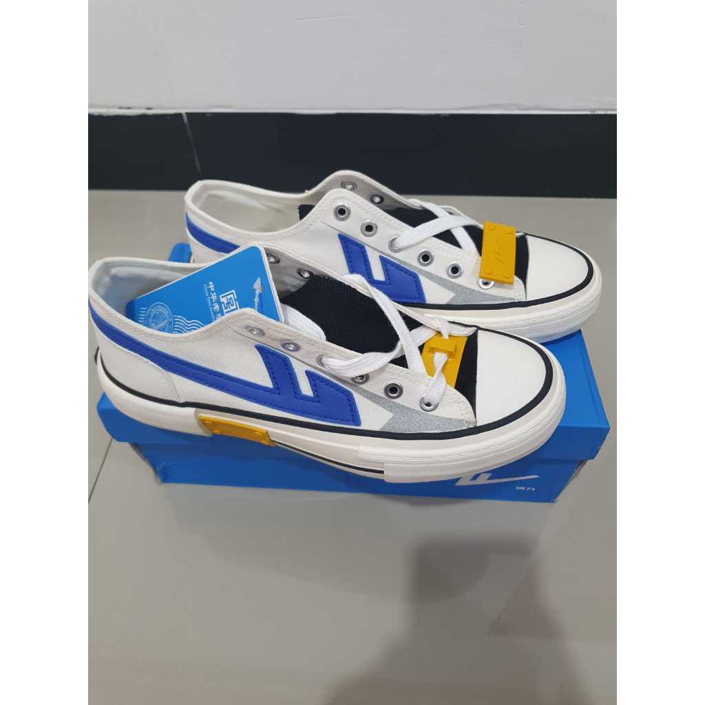 SEPATU WARRIOR IMPORT / SEPATU COWOK / SEPATU CEWEK / UNISEX CASUAL KODE D800G