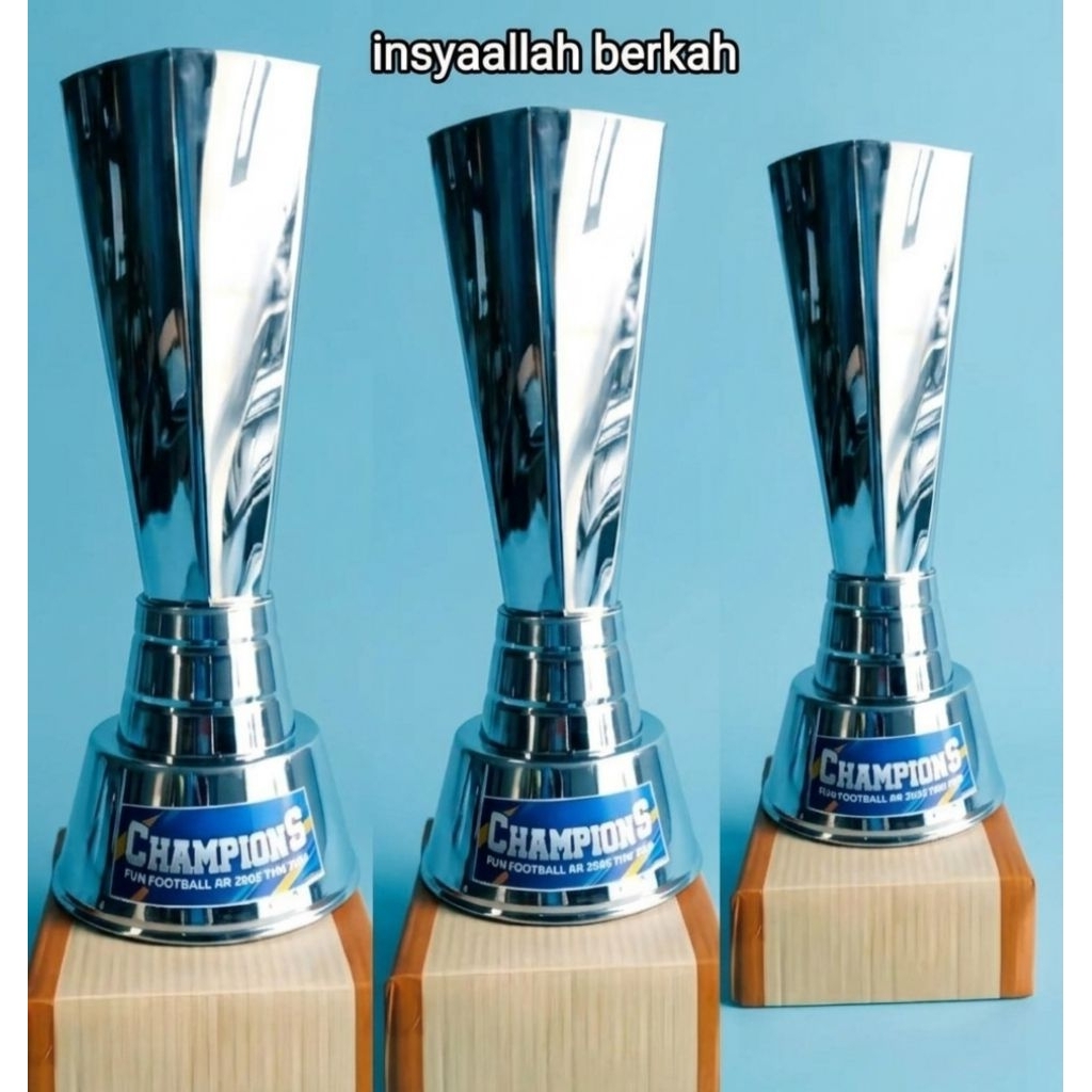 Piala Sepak bola Piala Bulu Tangkis Piala Voli Piala Tenis / piala trophy
