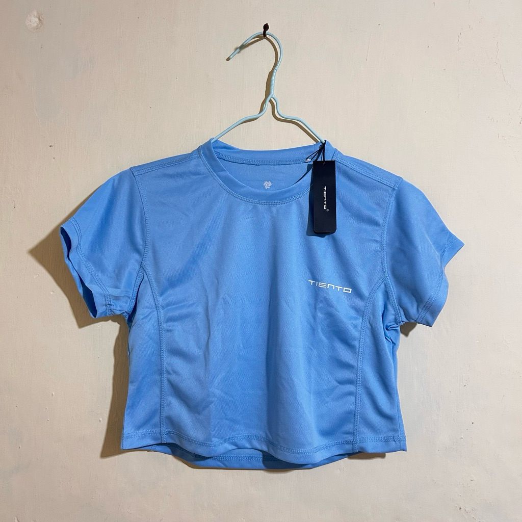 Preloved Like New - Tiento Baju Olahraga Wanita Crop Top Airyblue M