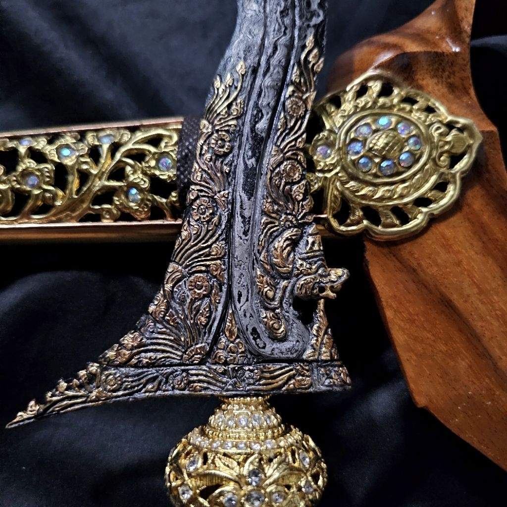 Keris Nogo Rojo Luk 11 Kinatah Sepuh Emas Pamor Untu Walang