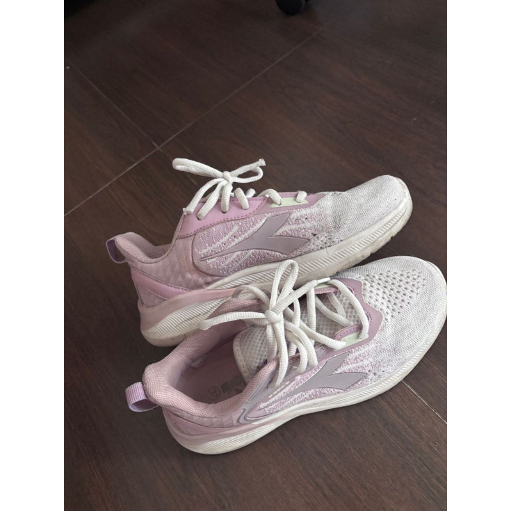 Preloved Diadora Sneakers White - Pink