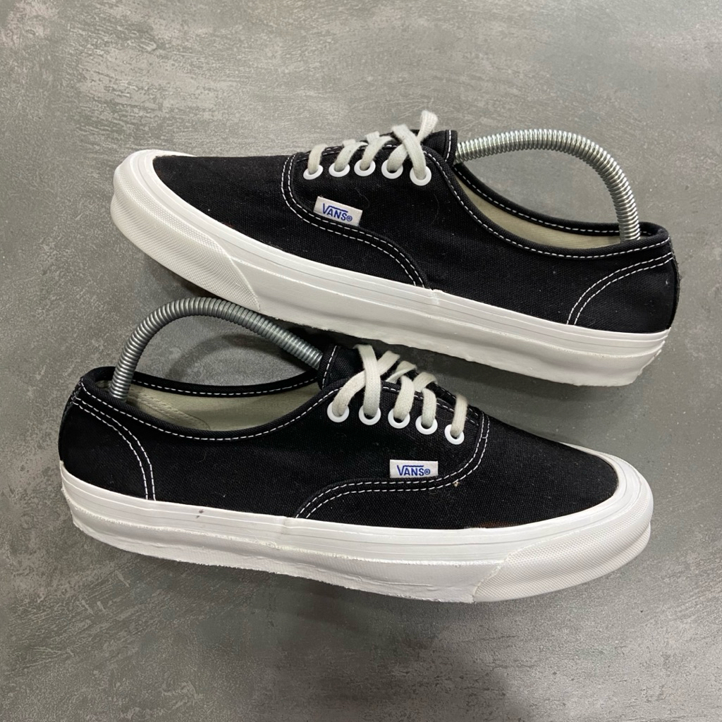 [Size 42.5] Rare Vans Vault OG Authentic LX Black White Second Original Good Condition. Harga Baru n