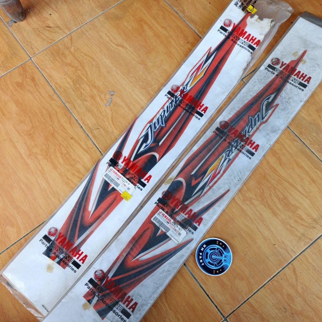 Striping stiker Body belakang Yamaha jupiter Z 2007 Hitam orange original YGP 2P2-F173E-20 2P2-F173F