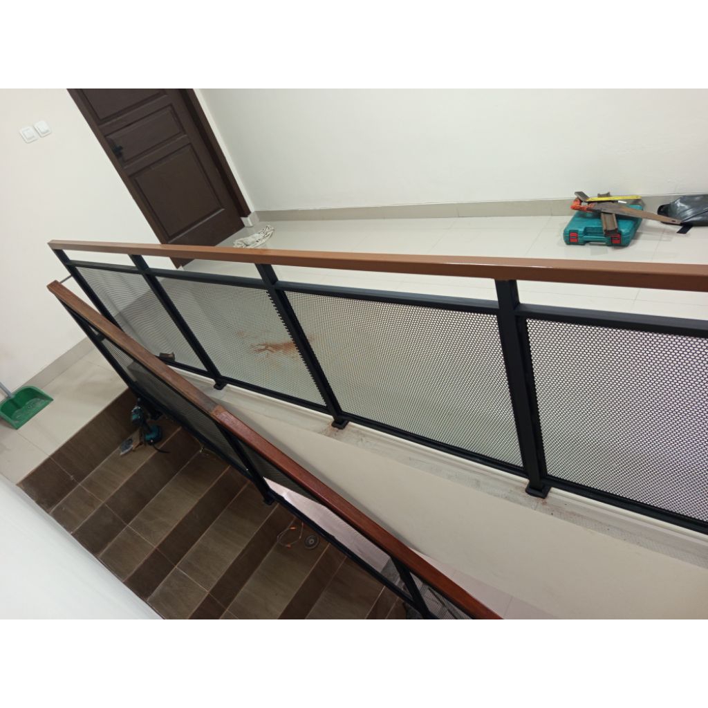 Railing Tangga Perforated Railing Tangga Minimalis