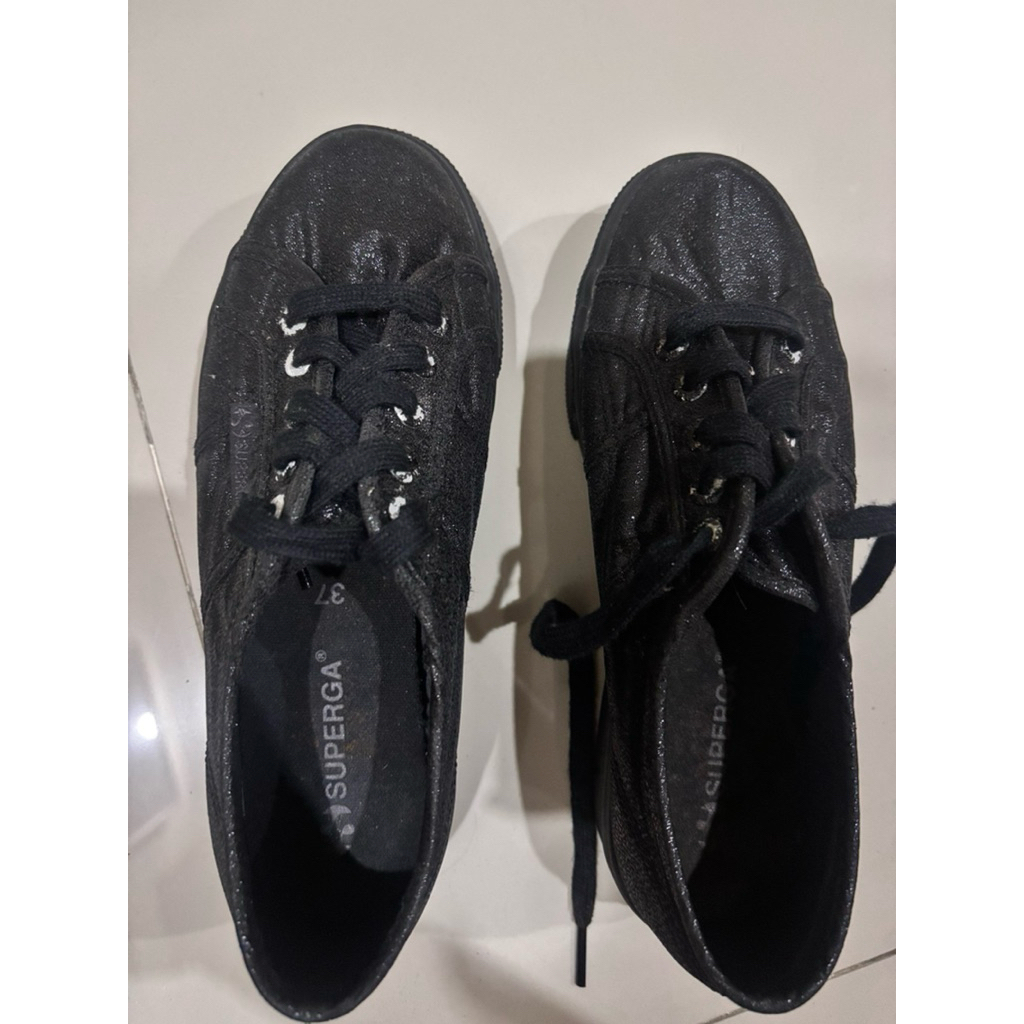 (preloved) sepatu hitam superga