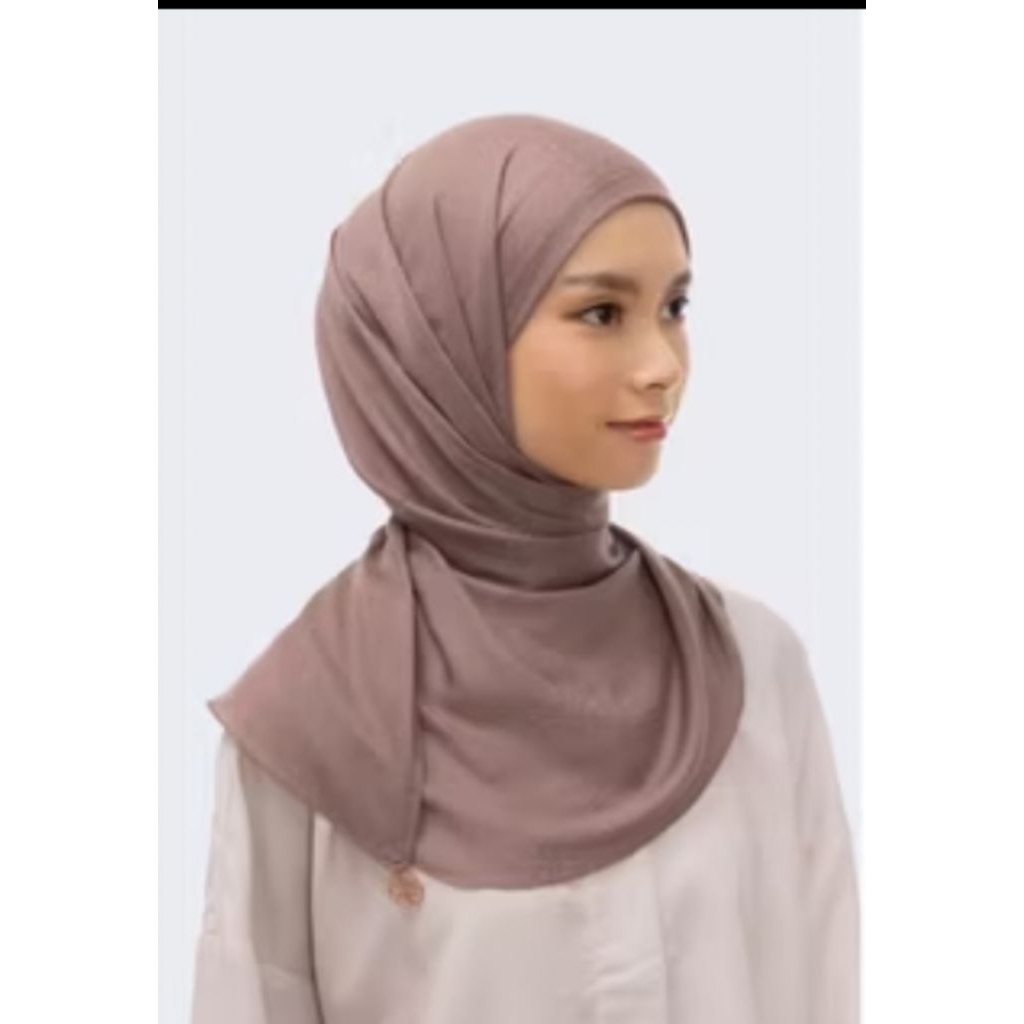 sale70%  Ria miranda scarf original new  with box