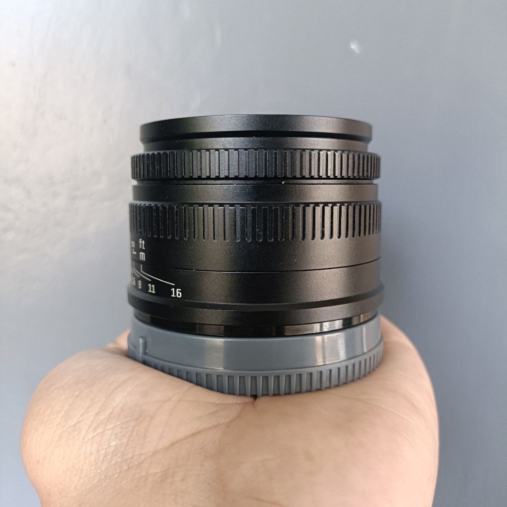 Lensa 7Artisans 35mm f1.4 sony