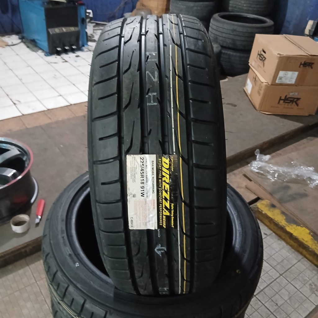 BAN MOBIL DUNLOP DIREZAA 225/45 RING 18 BAN MOBIL DUNLOP
