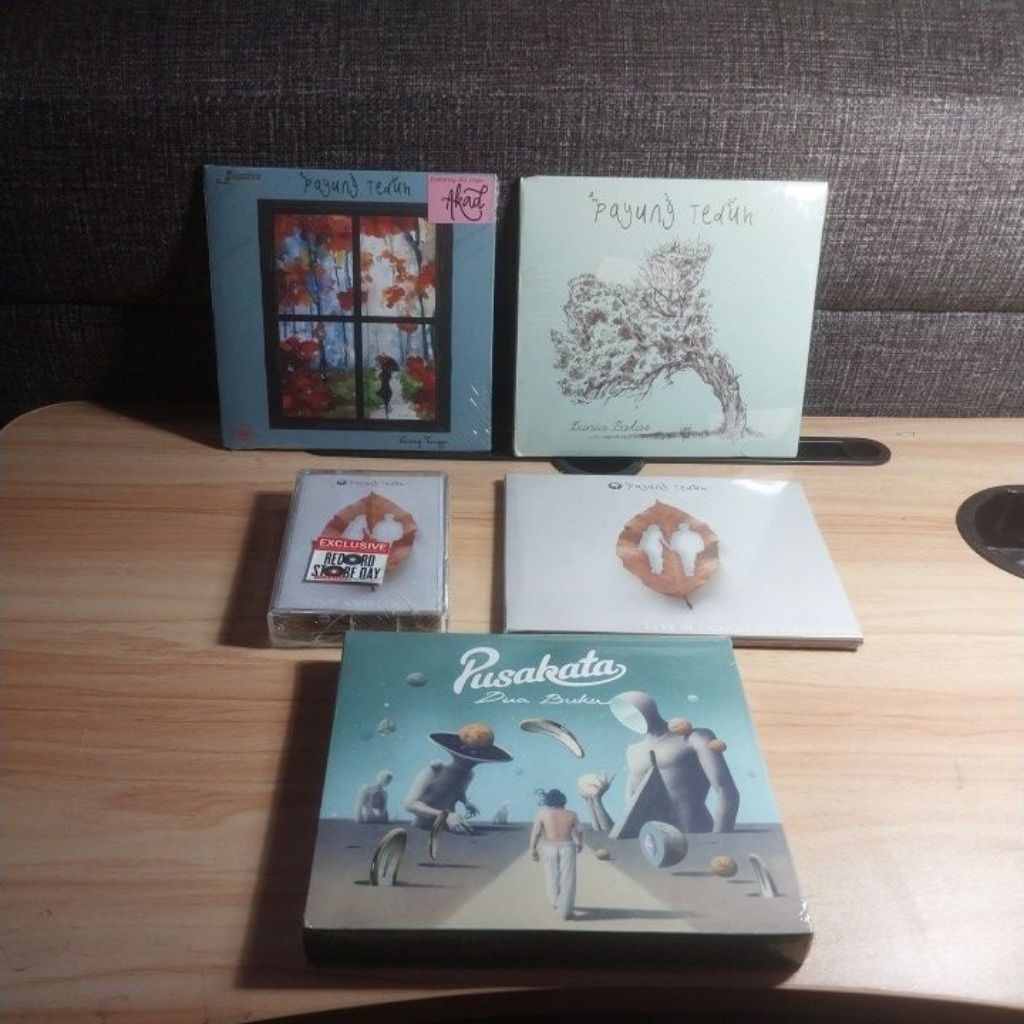 CD "Payung Teduh" + Kaset "Payung Teduh"/Segel/Sealed/Original/Rare Item/Collector Item