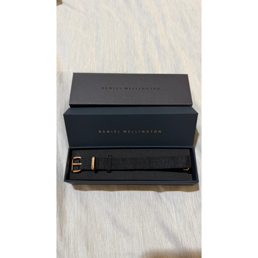 Daniel Wellington Wristband Classic Petite Cornwall 28mm Rose Gold - DW00200195