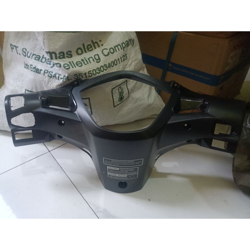 Batok Belakang Revo Absolute 5320C-KWW-A00 Hitam Body Kasar