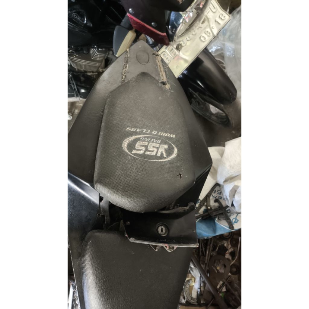 jok r15 v2 motif lubang