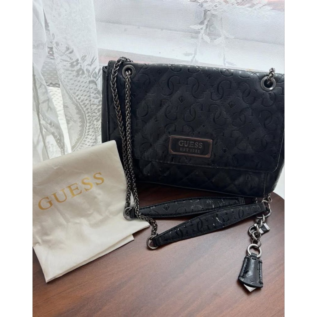 PRELOVED GUESS SHOULDER BAG / SLING BAG