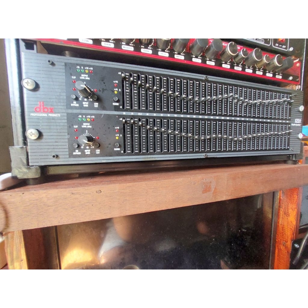 equalizer behringer 1231