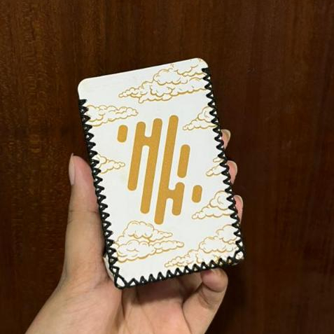 Cover Case For R234 Cloud Pattern Logo Bold Sintetis Putih benang Hitam
