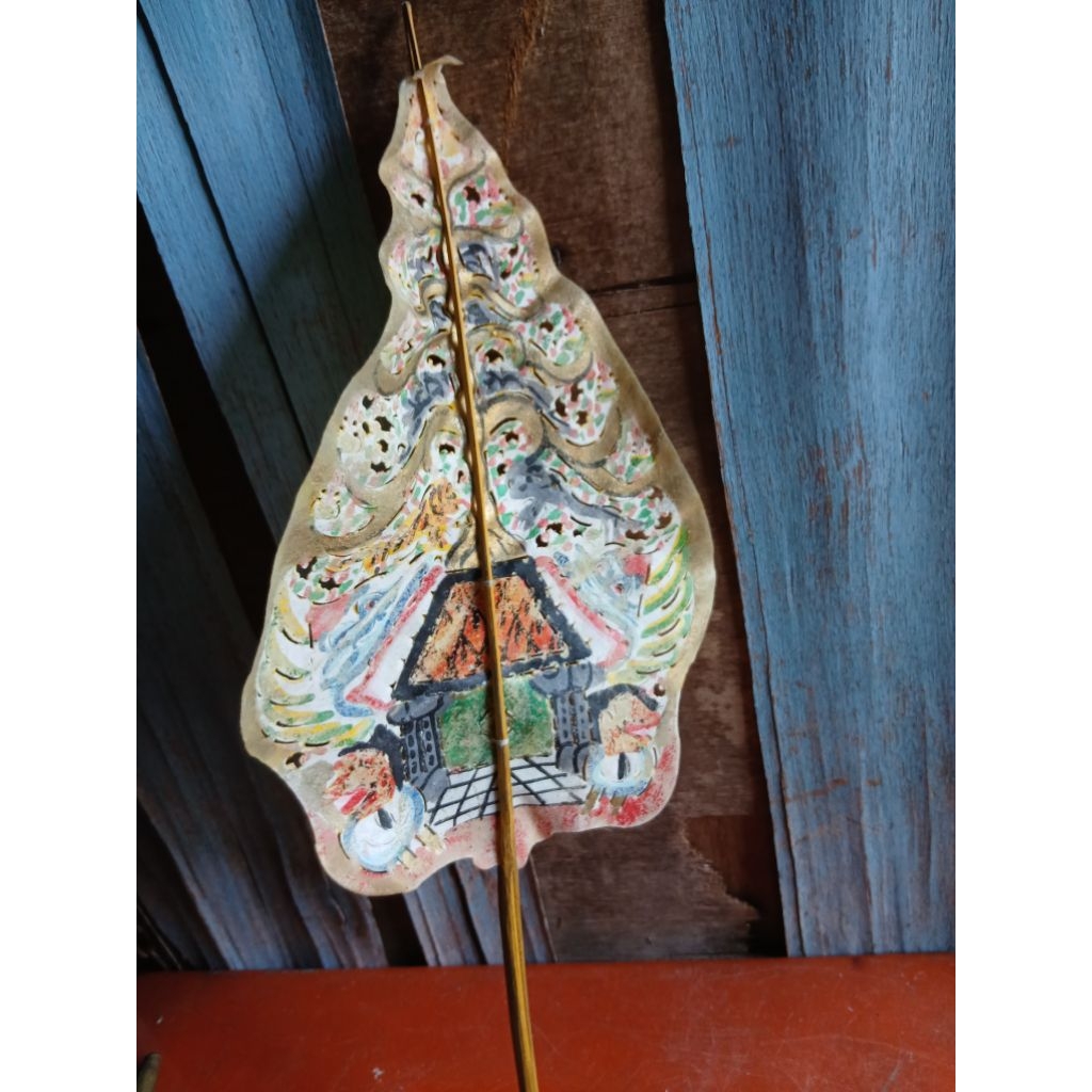 Hiasan dinding kulit berukir gunungan wayang 165rb jadul antik vintage lawas display dianggap mati