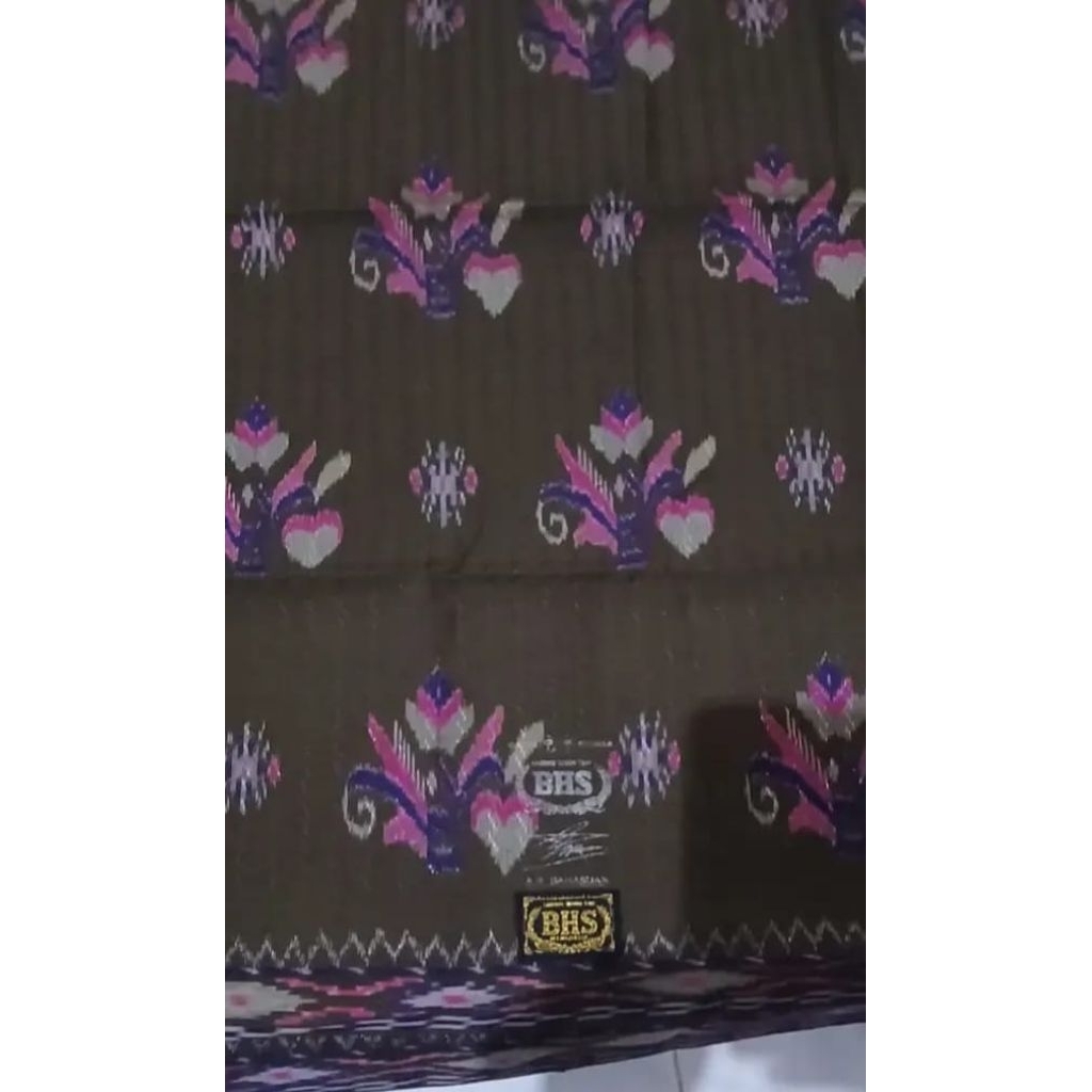 BHS TMC seken motif kembang love.