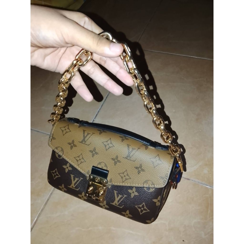 Tas Louis Vuitton Pochette Metis East West