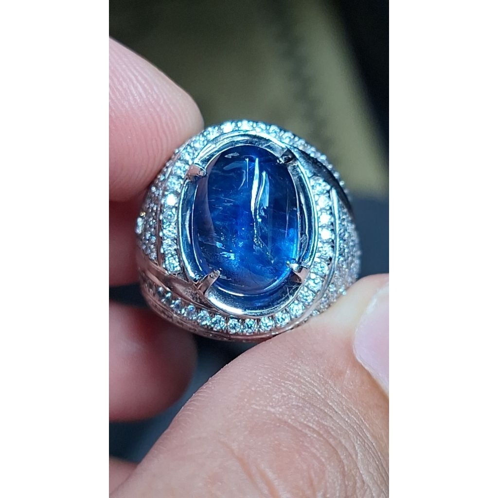 Natural blue sapphire Royal blue