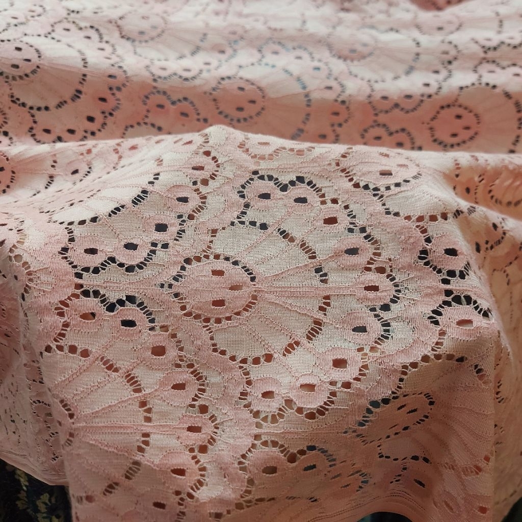 kain brokat katun premium  - kain brokat luxury  - kain brokat motif timbul ( pink soft) AT