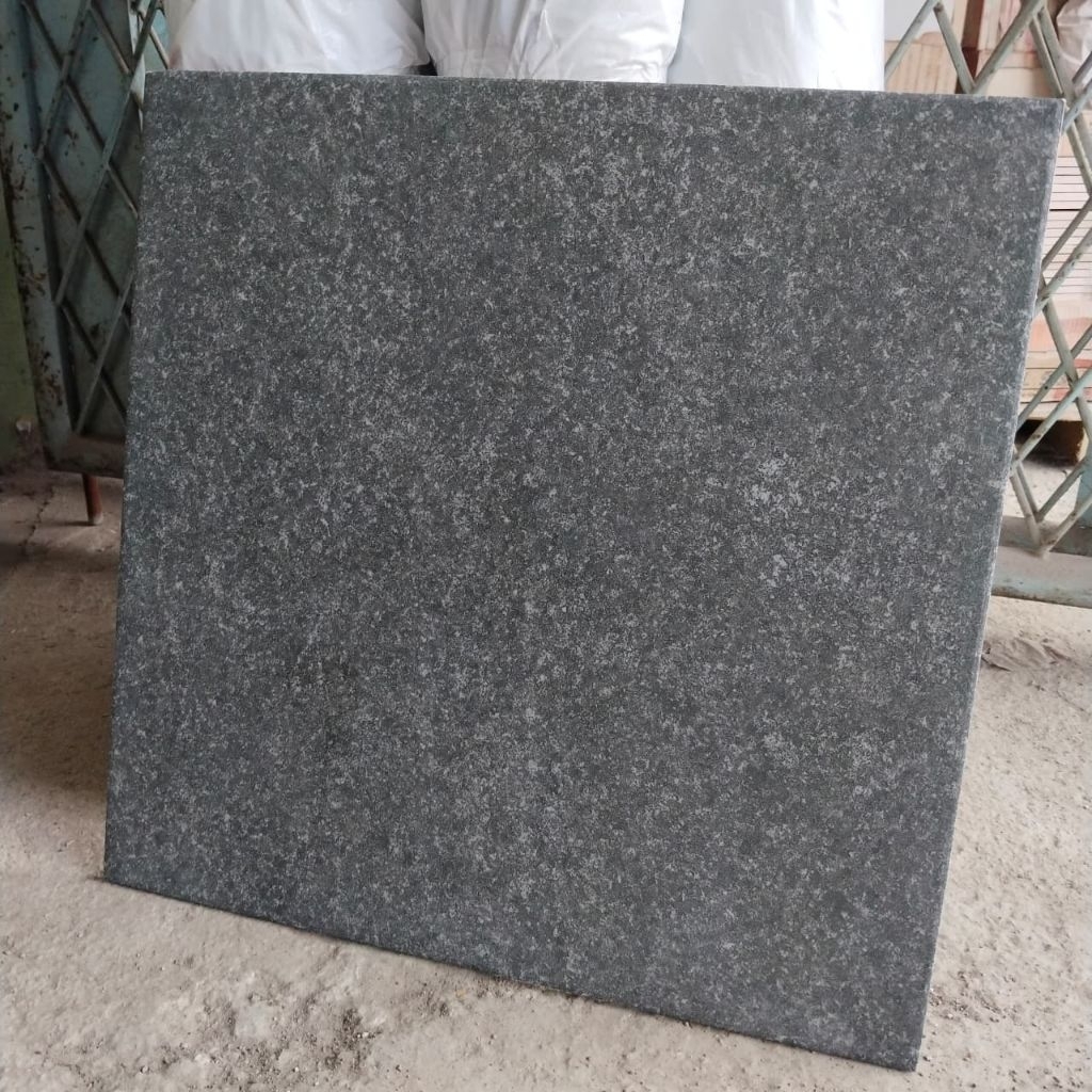 keramik 50x50 kasar/ keramik lantai 50x50 hitam kasar/ keramik lantai cream kasar/ keramik lantai ca