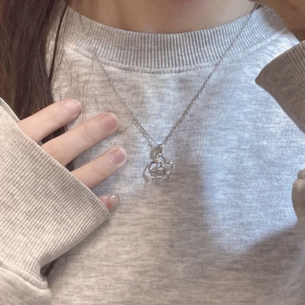 Kalung Perak Rantai Halus dengan Liontin Bintang Ganda Berlubang Unik, Desain Minimalis Elegan Berma