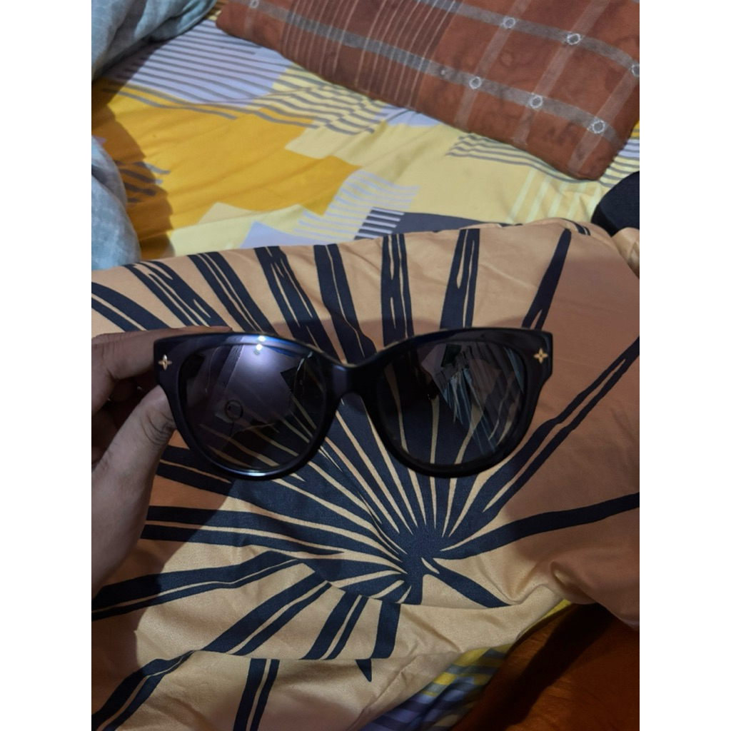 kacamata hitam Louis Vuitton model Acetate My Monogram Square Z1526E berwarna hitam
