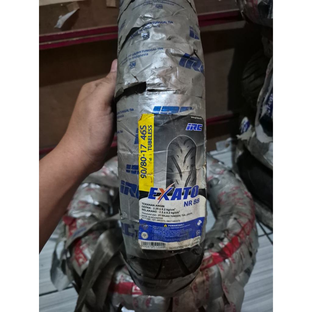 ban motor IRC Exato NR88 tubeless ukuran 90/80-17.