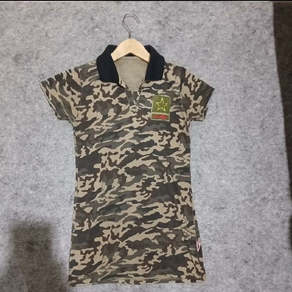 PRELOVED Kaos Kerah Polo Wanita