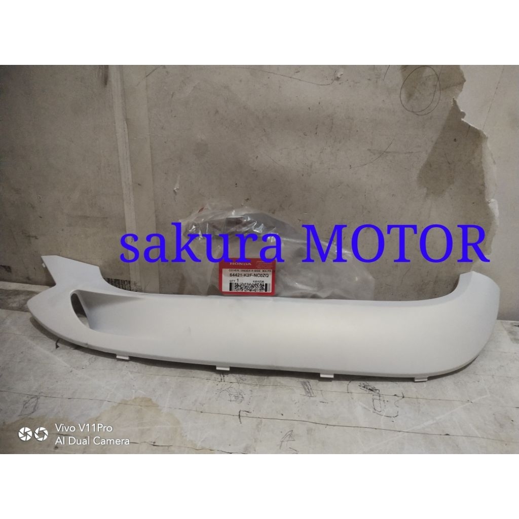 TUTUP BORDAS SCOOPY ESP 2024-2026 PUTIH DOP ORIGINAL HONDA KANAN/KIRI 64421-K2F-NC0ZQ/64431-K2F-N00Z