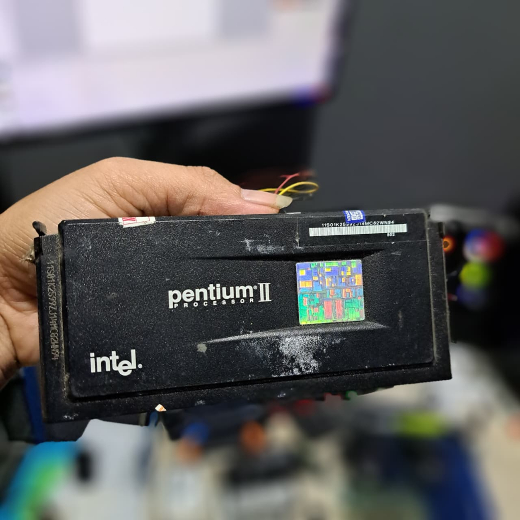 Prosesor Intel Pentium 2 - Pentium II -Bahan Koleksi / Lebur