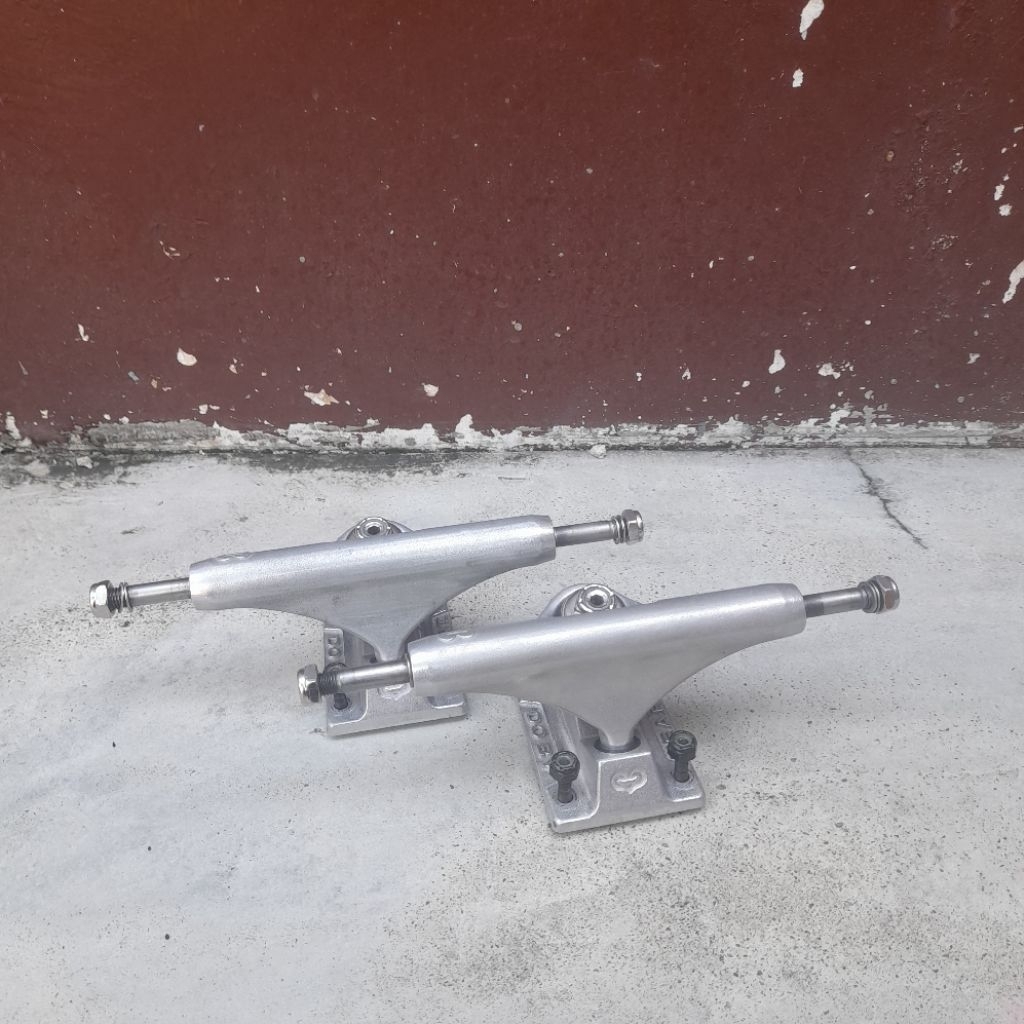 Skateboard Truck Do By Heart + boltnuts second / bekas