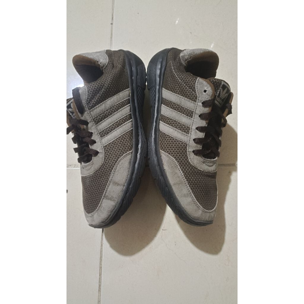 sepatu second running ADIDAS Brown 41 26