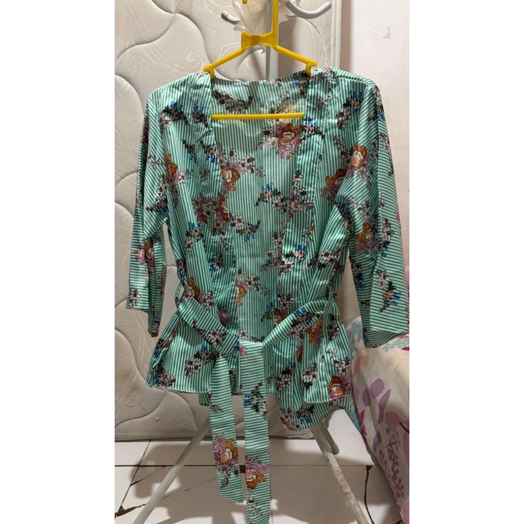 Preloved cardigan hijau bunga