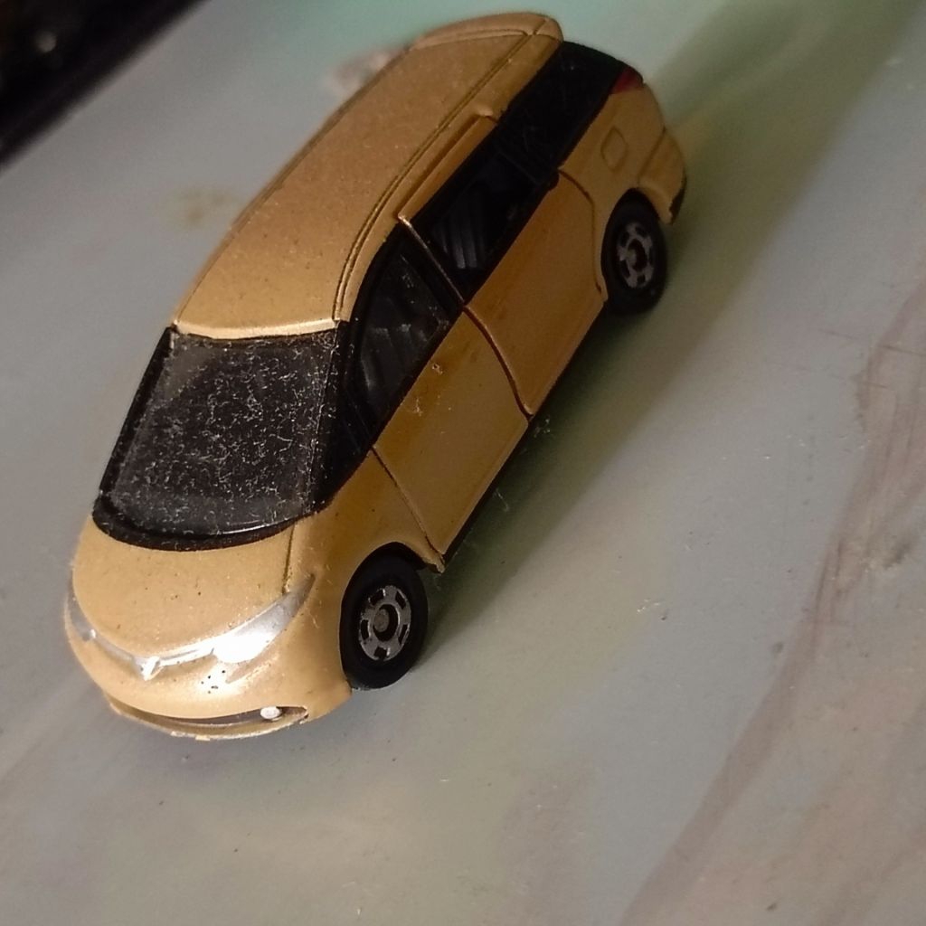 Tomica Toyota Estima apa adanya seperti di foto