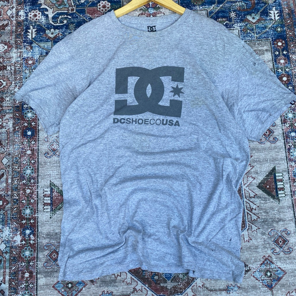 T-shirt kaos DC Shoes Co USA tee mens oversize boxy grey Graphic logo spellout vintage y2k second