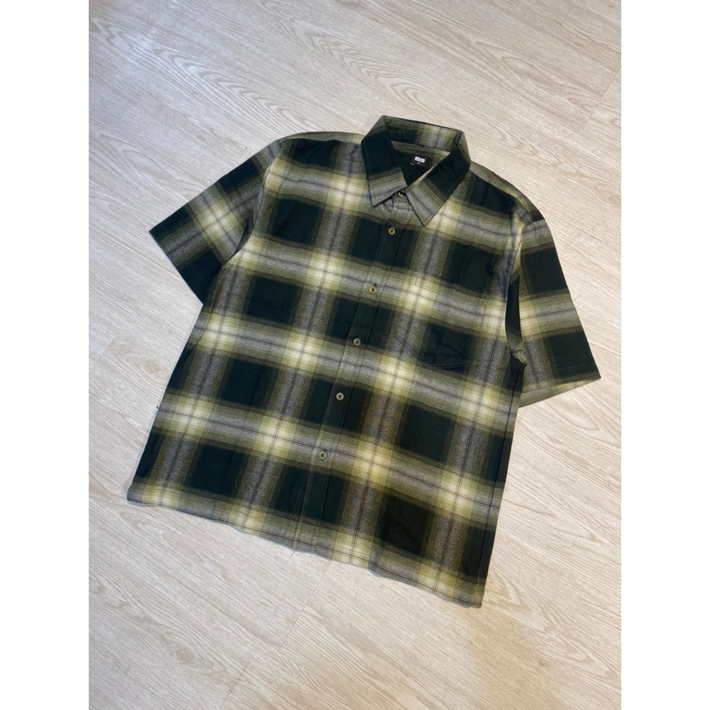 KEMEJA UNIQLO VETERANO