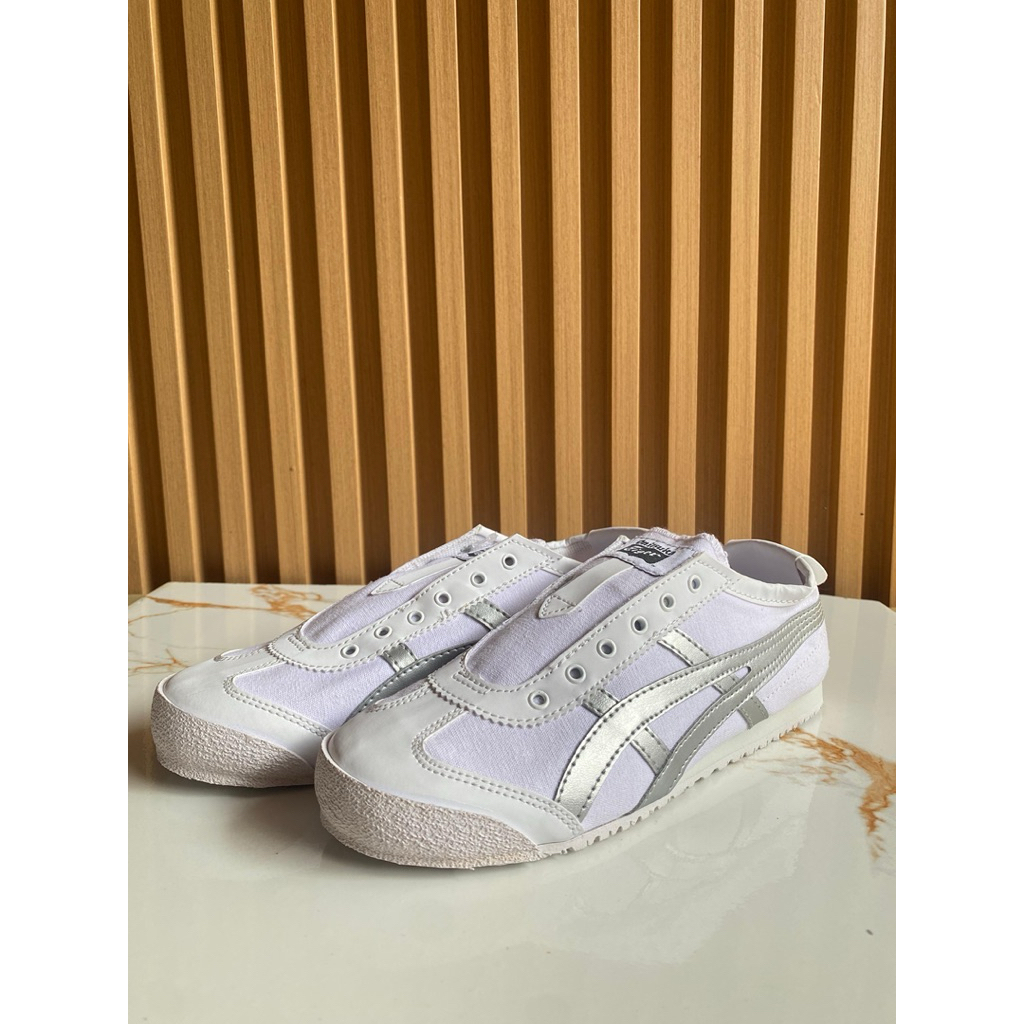 Onitsuka Slip On Pria dan Wanita - White Silver