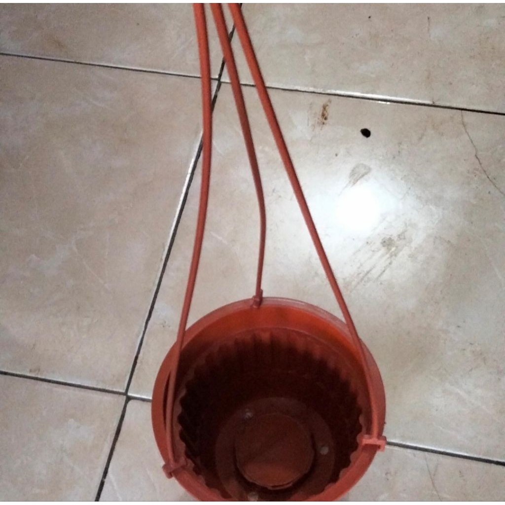 pot plastik tanaman gantung
