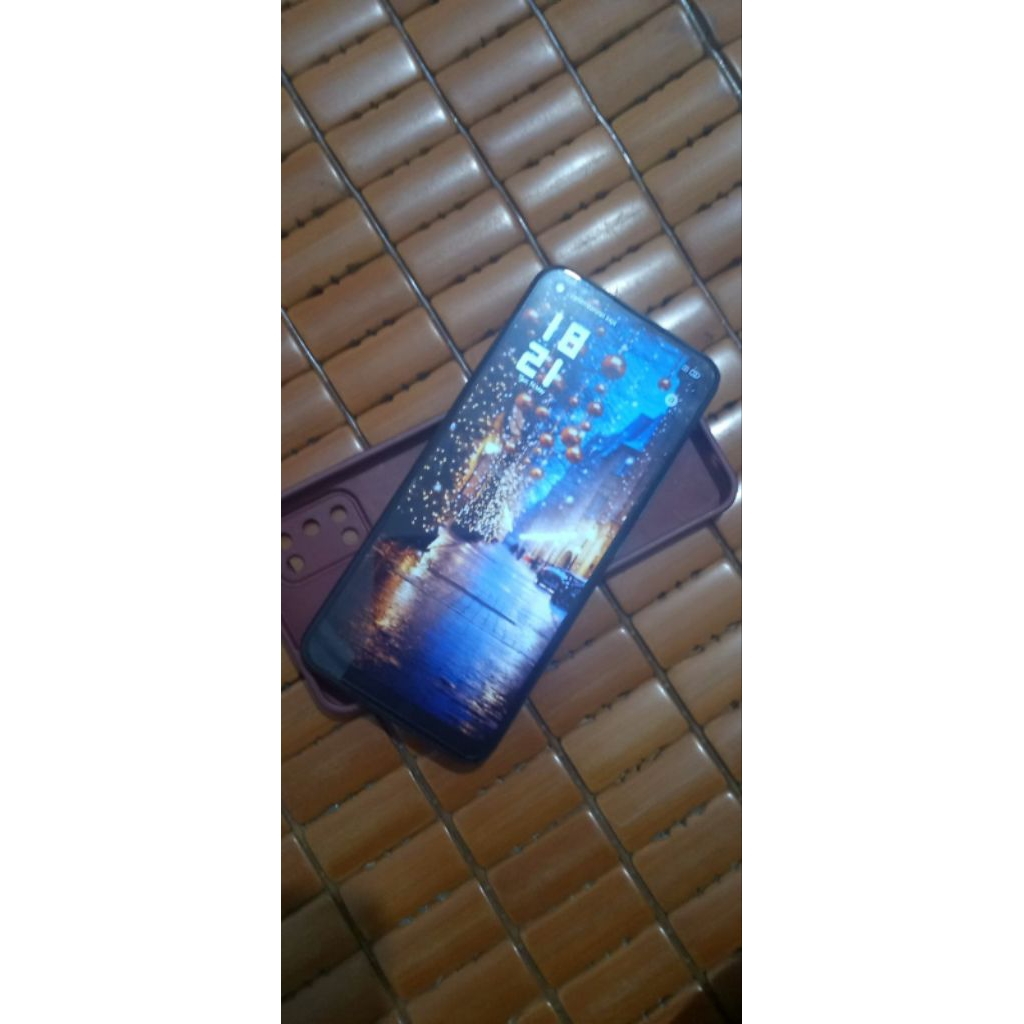 REALME 7i RAM 8/128 MINUS KACA LCD RETAK