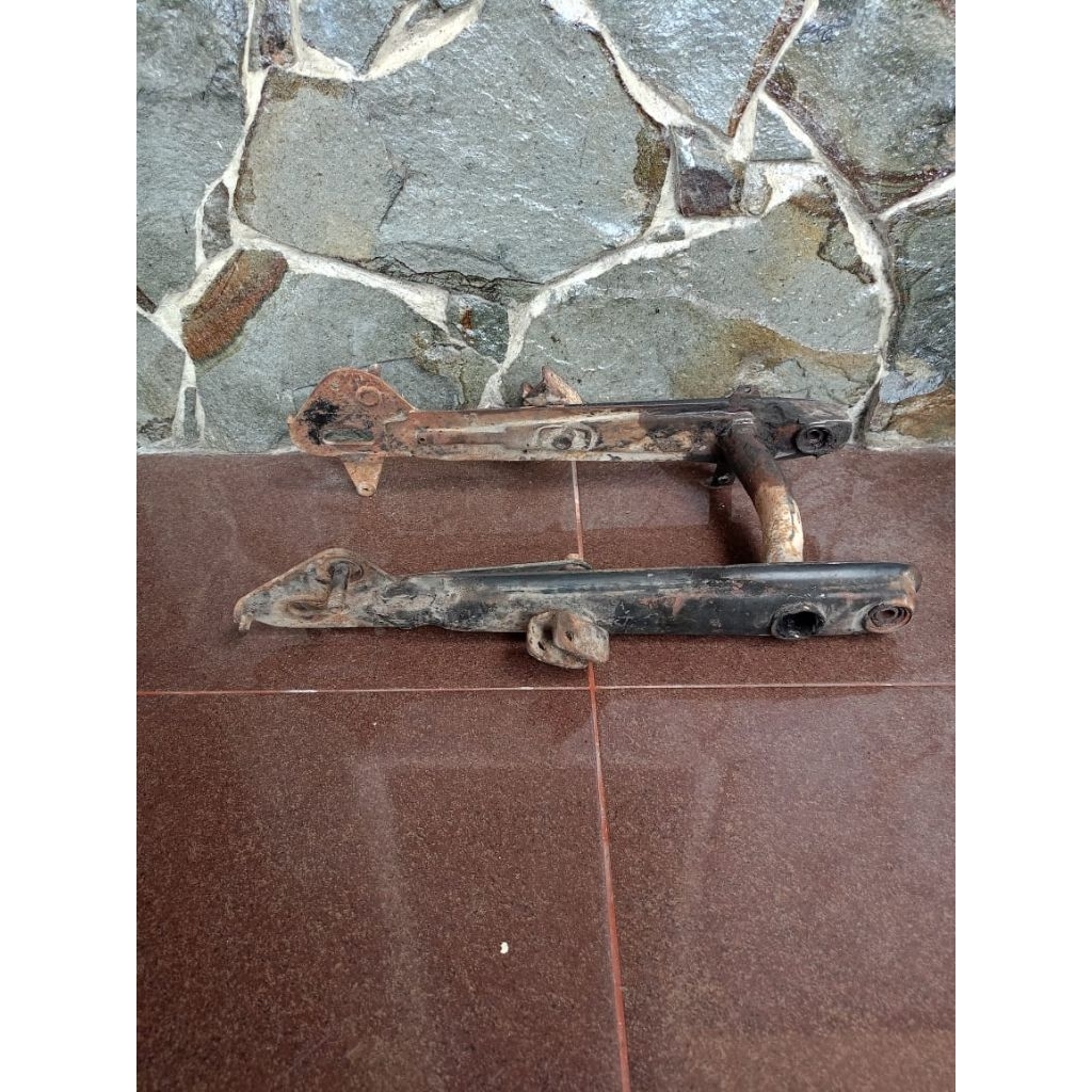 Swing Arm Astrea Prima, Astrea Star, C700, C800, C70 Original Bekas
