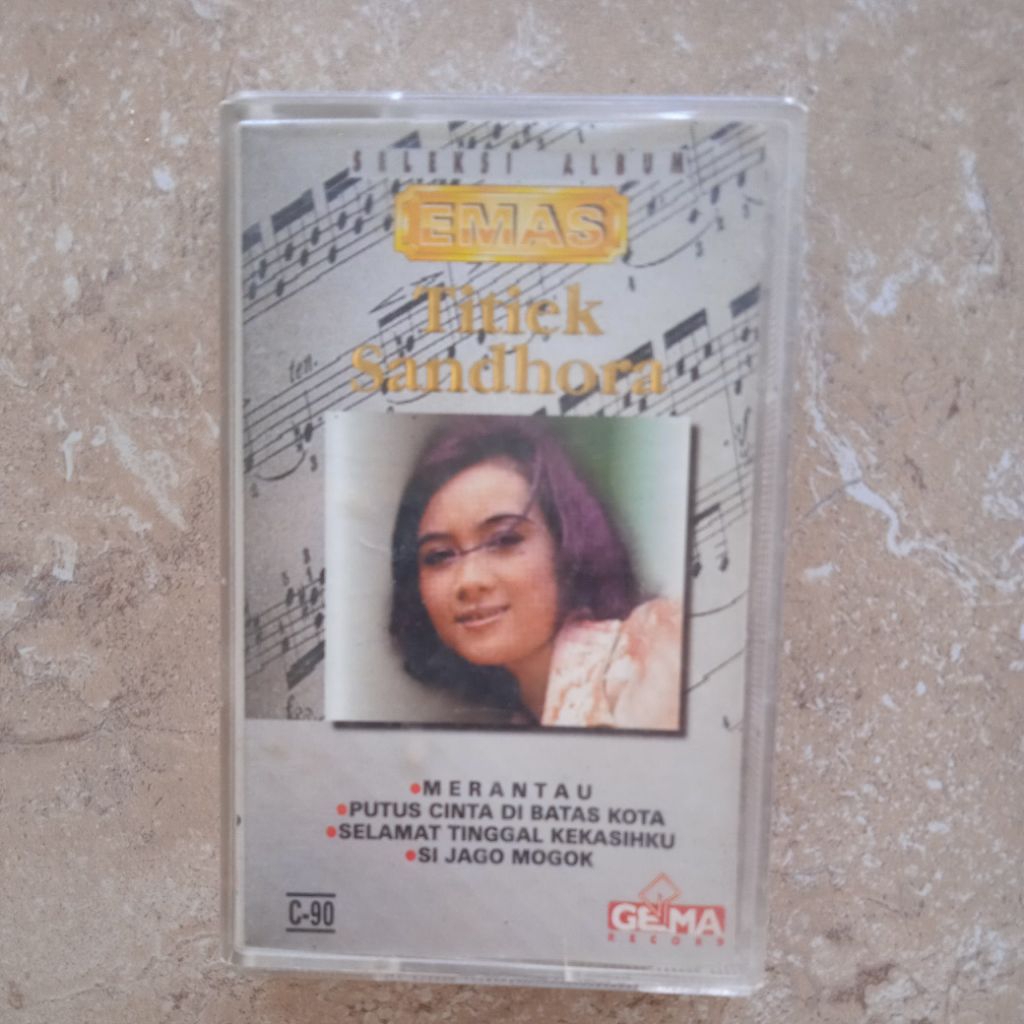 Kaset Pita Titiek Sandhora "Seleksi Album Emas"
